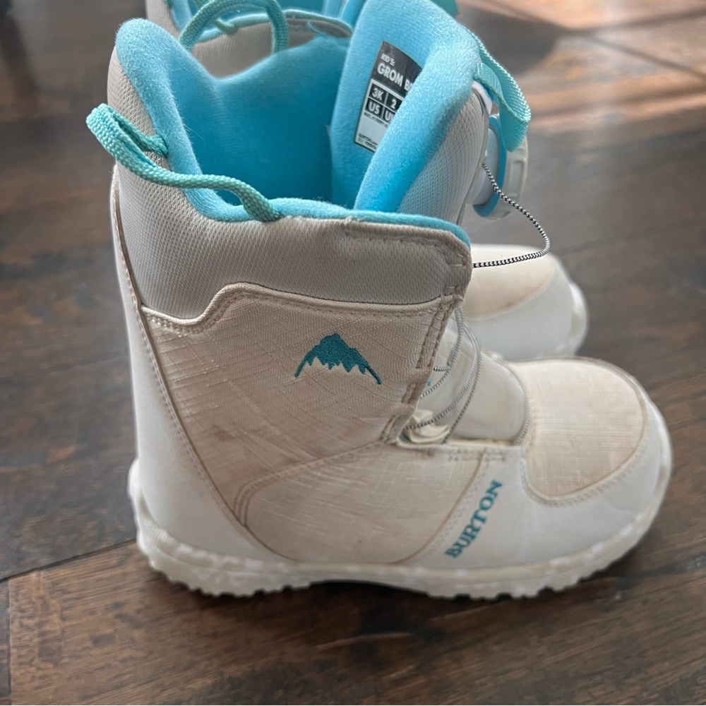 Burton GROM Boa size 3 kids